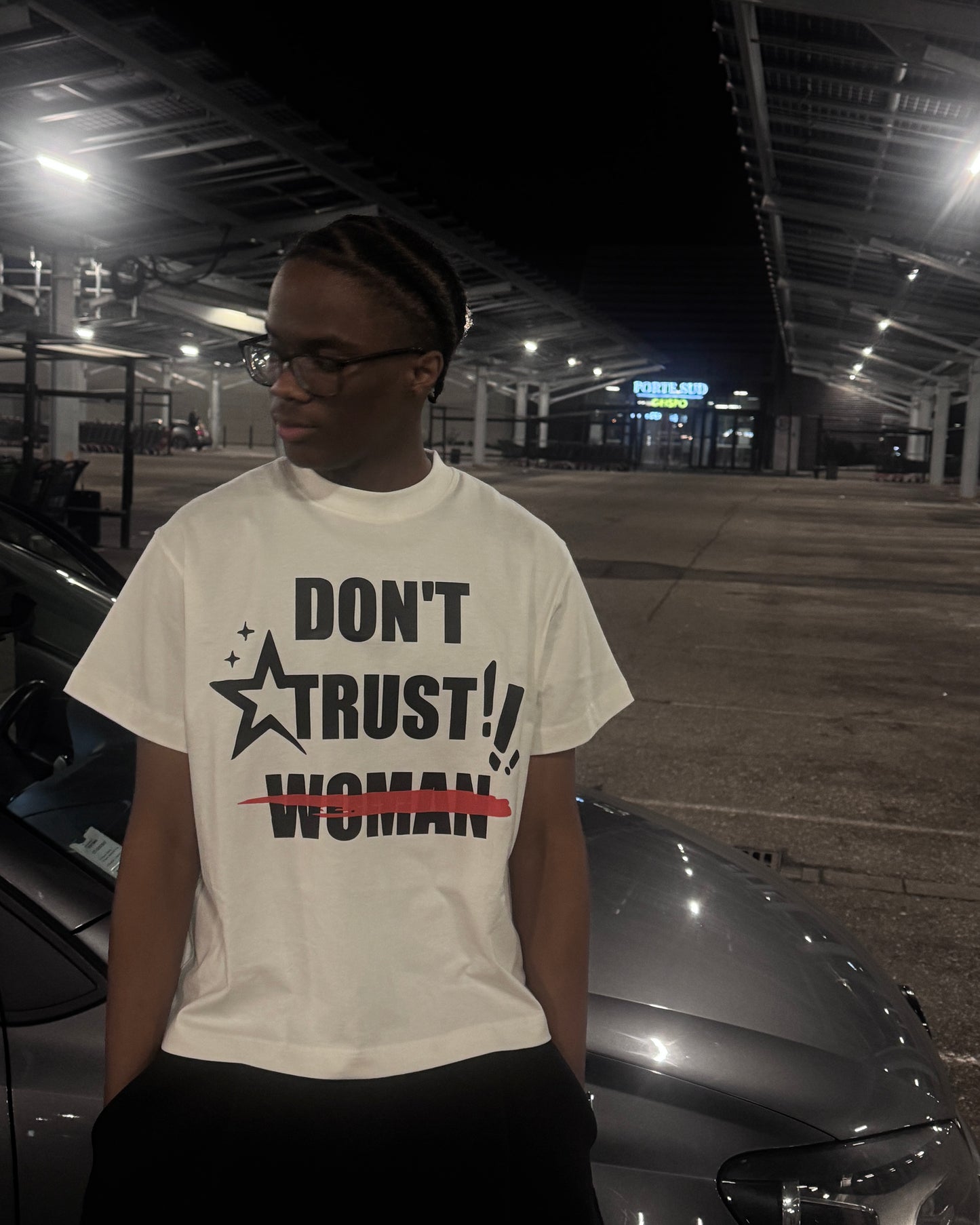 #DON'TTRUSTWOMAN TEE BOXY